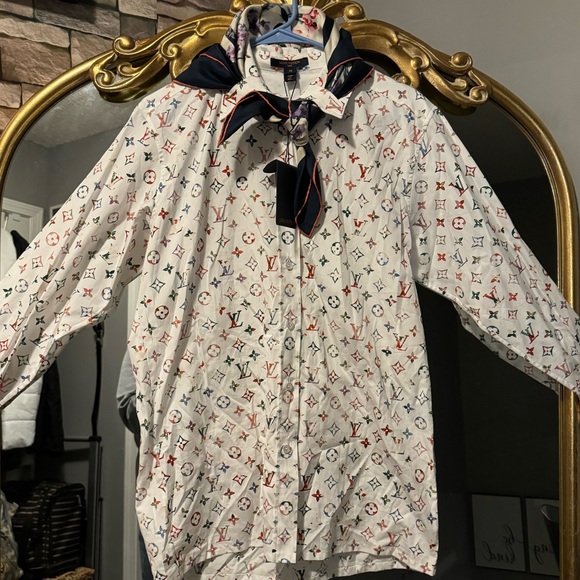 ***Rare****Louis Vuitton Long Sleeve monogram button down with scarf - Picture 6 of 15
